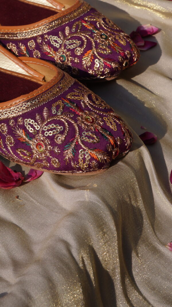 Embroidered Purple Khussa